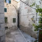 Toma * Trogir